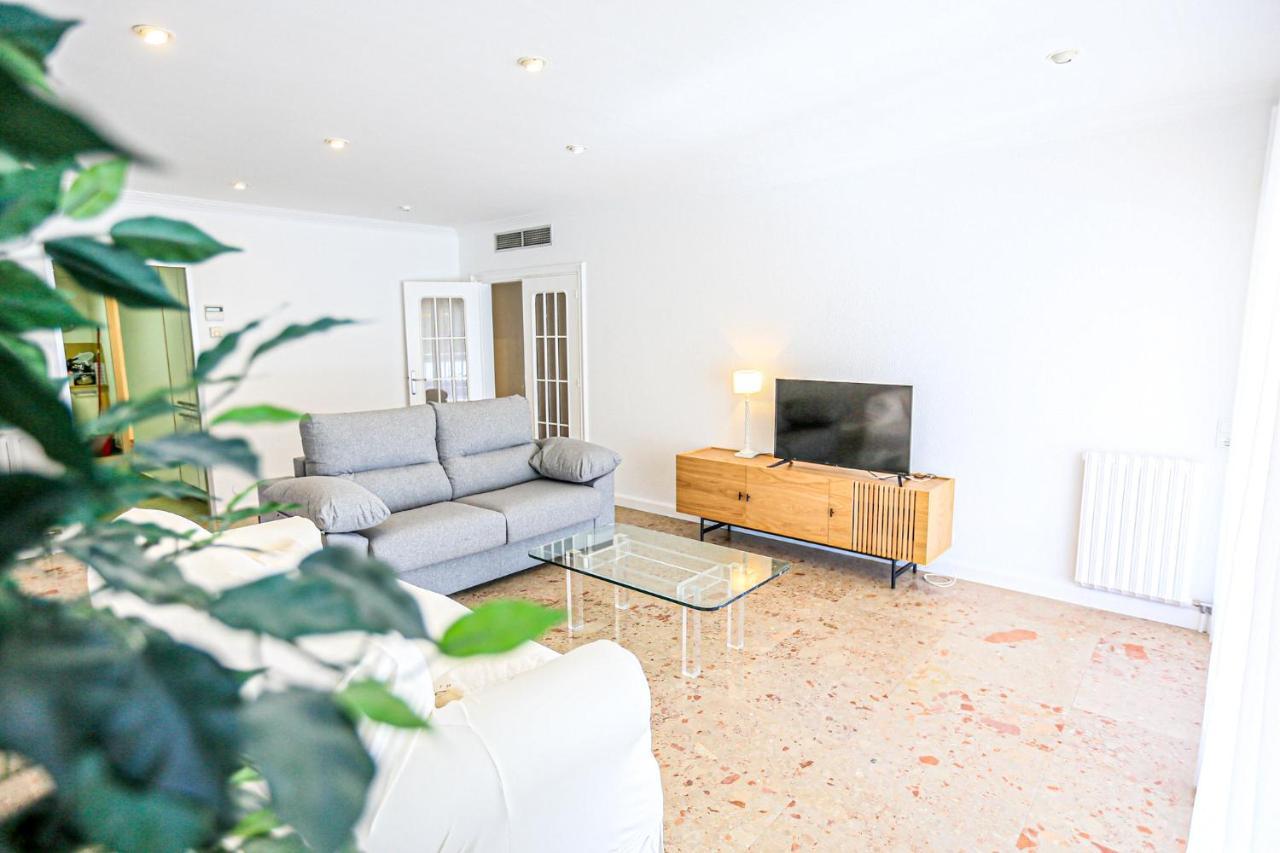 Aquarium - Only Families Apartment Кембрилс Екстериор снимка
