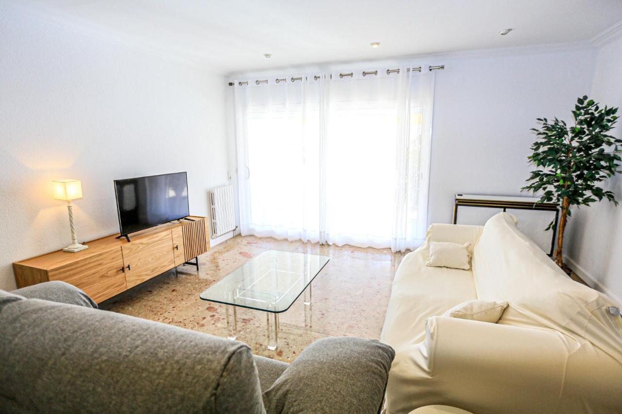 Aquarium - Only Families Apartment Кембрилс Екстериор снимка