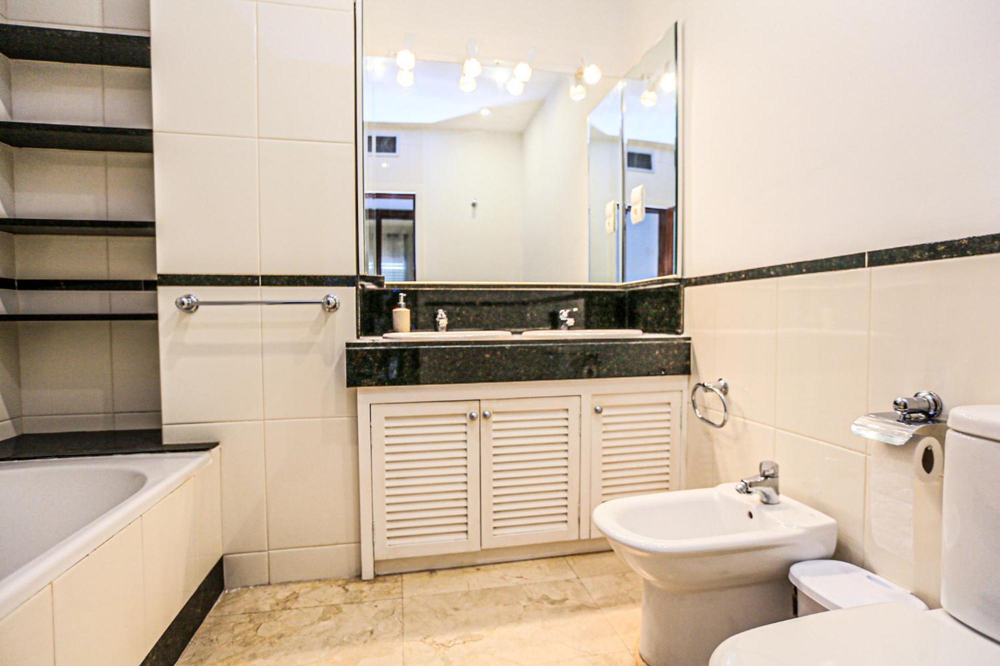Aquarium - Only Families Apartment Кембрилс Екстериор снимка