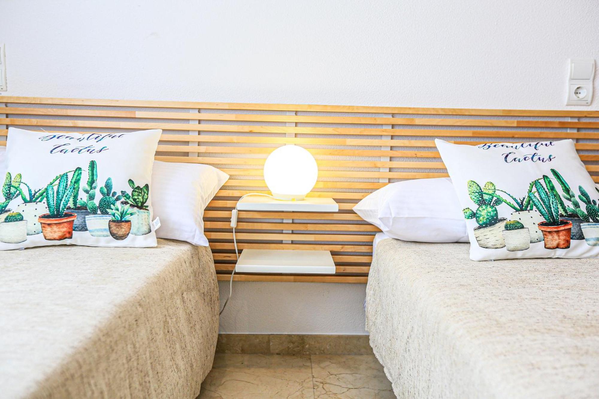 Aquarium - Only Families Apartment Кембрилс Екстериор снимка