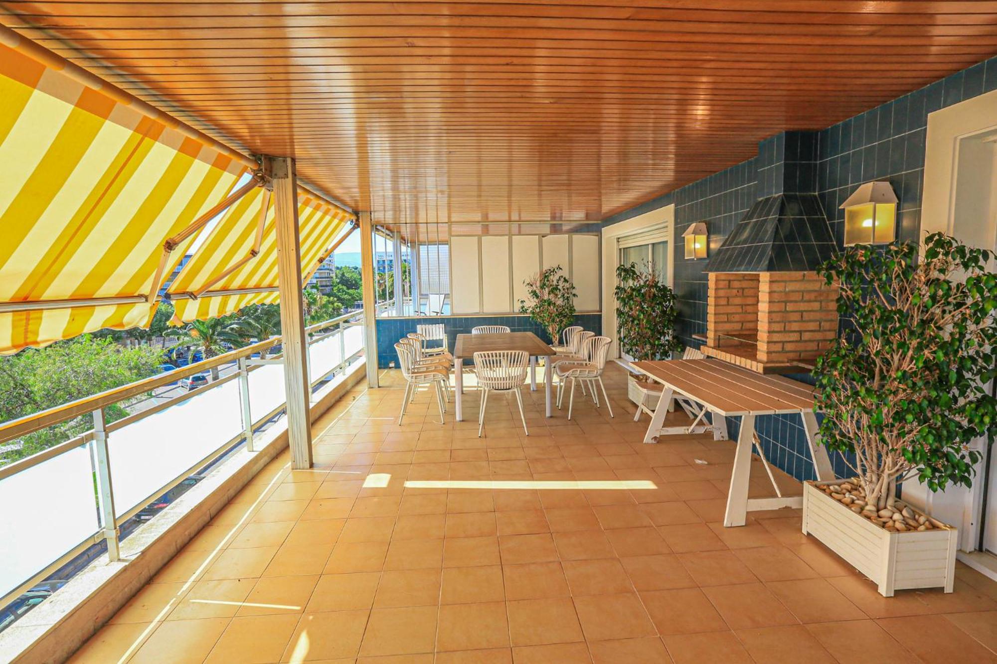 Aquarium - Only Families Apartment Кембрилс Екстериор снимка